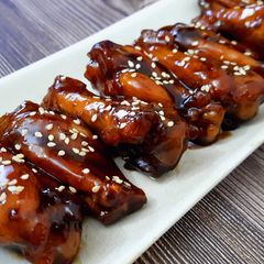 A picture of Balsamic Glazed Chicken Wings.
