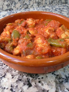 Una foto de Magro con tomate
