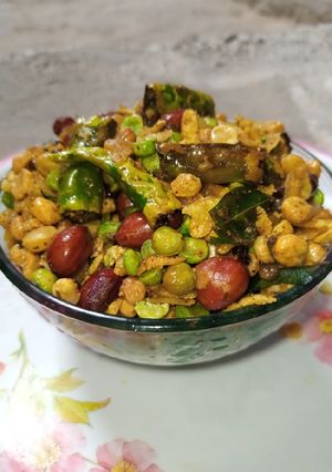 टेस्टी नमकीन (tasty namkeen recipe in Hindi) रेसिपी मुख्य फोटो
