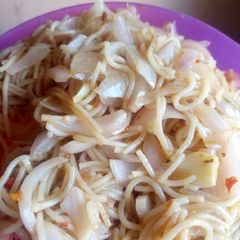 Onion spaghetti A picture of Onion spaghetti.