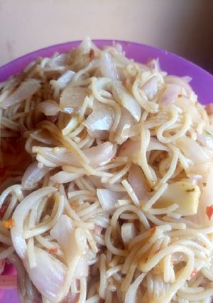 A picture of Onion spaghetti.