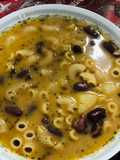 Guiso económico de fideos con porotos colorados