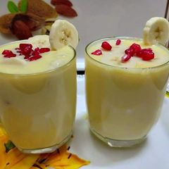 A picture of Banana pomegranate flavour custard.