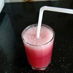Pomegranate & apple drink A picture of Pomegranate & apple drink.