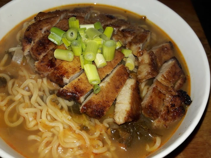 Recipe My super easy honey pork and sirracha ramen soup the Delicious Delicious