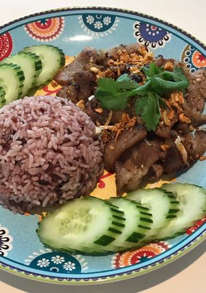 รูปของ ข้าวหมูทอดกระเทียมพริกไทย