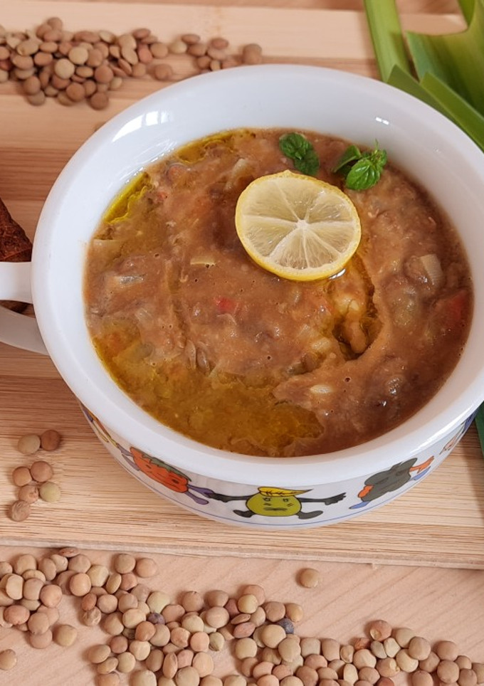 Una foto de Sopa crema de lentejas y puerro 🌱 fácil y saludable 🌱