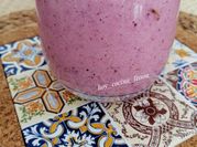Una foto de postres con yogurt
