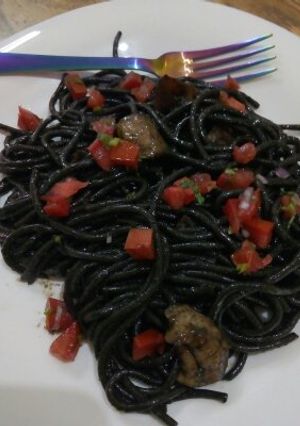 Una foto de Pasta con tinta de calamar