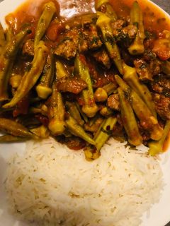 Reispfanne mit grünen Bohnen, gehackten Tomaten und Rinderfilet Rezepthauptbild