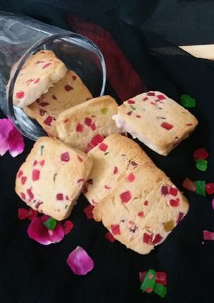 A picture of Tutti frutti cookies.