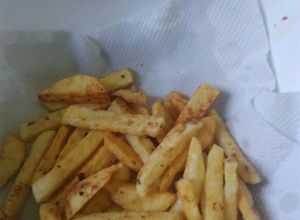 Una foto de Papas fritas crocantes y saborizadas