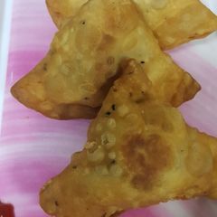 A picture of Samosa made with wheat flour.