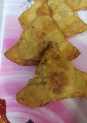 A picture of Samosa made with wheat flour.