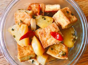 Hình của món 🌱 Đậu Hủ Kho Khóm Chay (Vegan).