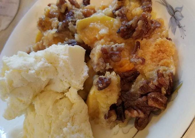 Crockpot Peach Cobbler