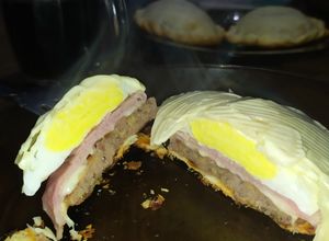 Una foto de Hamburguesas (con tapas de empanadas)