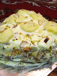 रसमलाई केक (rasmalai cake recipe in marathi) रेसिपी चे मुख्य फोटो