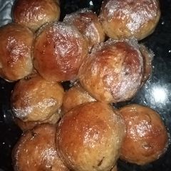 A picture of Cinnamon and honey raisin buns.
