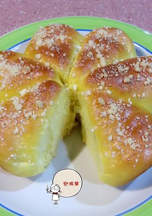 南瓜煉乳夏威夷豆奶酥花麵包~湯種冷藏法 的食譜成品照片