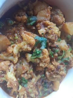 আলু ফুলকপির ডালনা (Aloo fulkopir dalna recipe in Bengali) রেসিপির প্রধান ছবি