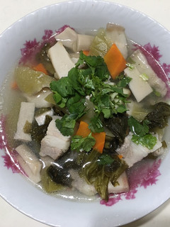 鹹菜豬五花肉杏鮑菇湯(電鍋料理) 的食譜成品照片