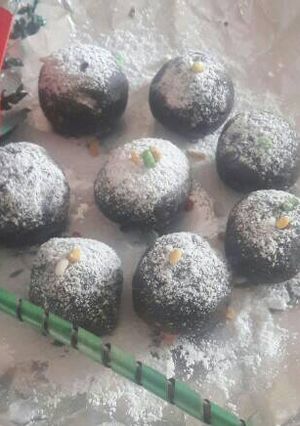A picture of Chocolate nuts balls.
