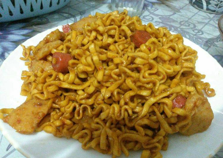 Bagaimana Menyiapkan Mi goreng ala chef dila 😁, Bisa Manjain Lidah