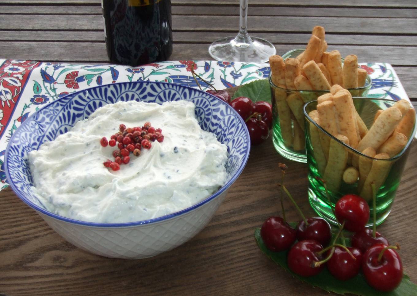 Crema de quesos, hierbas y semillas