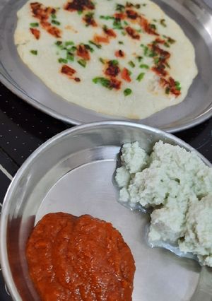 A picture of Semolina Uttapam.