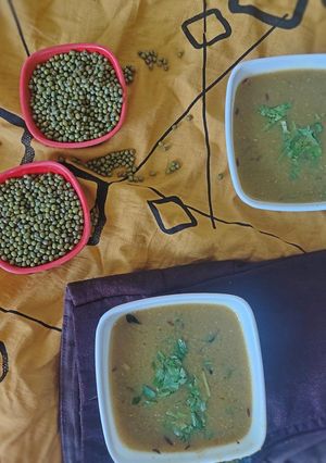 મગ નો સૂપ (Moong Soup Recipe In Gujarati) રેસીપી મુખ્ય ફોટો
