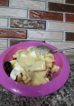 A picture of Fruit Salad with Cake and wafer.