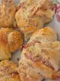 Croissant misto com cream cheese e sésamo