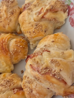 Foto de Croissant misto com cream cheese e sésamo