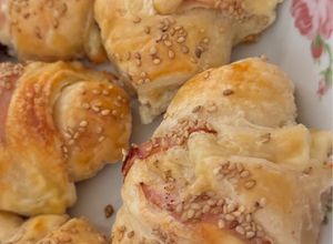 Foto de Croissant misto com cream cheese e sésamo