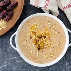 A picture of Dates and Oats Kheer/Pudding.