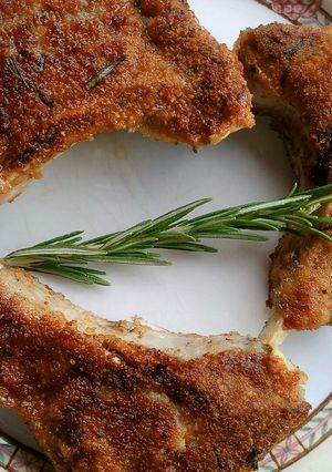 A picture of Rosemary and garlic breaded fried lamb.