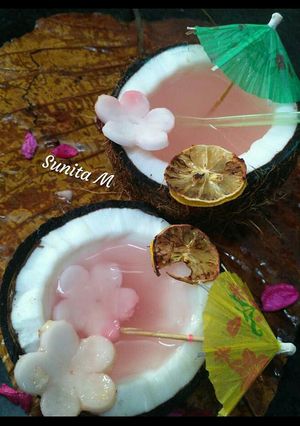 A picture of Lemon coconut lemonade.