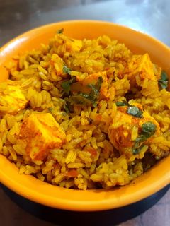 પનીર તવા પુલાવ (Panneer Tava Pulav Recipe In Gujarati) રેસીપી મુખ્ય ફોટો