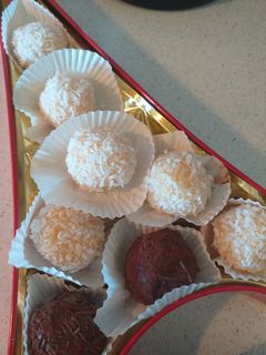 Una foto de Brigadeiros de coco