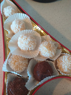 Una foto de Brigadeiros de coco