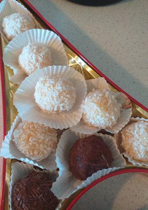 Una foto de Brigadeiros de coco