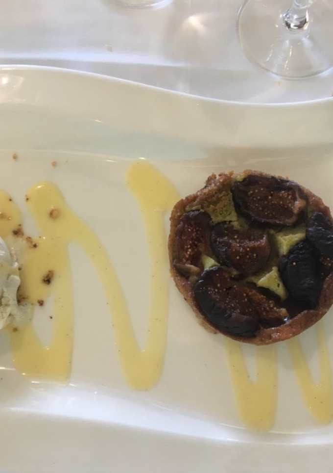 Una foto de Tatin de higos con helado de vainilla 😋