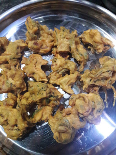 மூலிகை பக்கோடா (mooligai pakoda recipe in tamil) செய்முறை முக்கிய புகைப்படம்