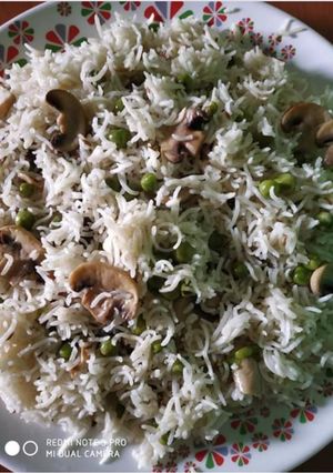A picture of Matar mushroom pulao.