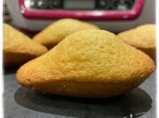 Une photo de madeleine cake factory