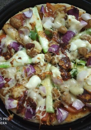 পিজ্জা (Pizza recipe in Bengali) রেসিপির প্রধান ছবি