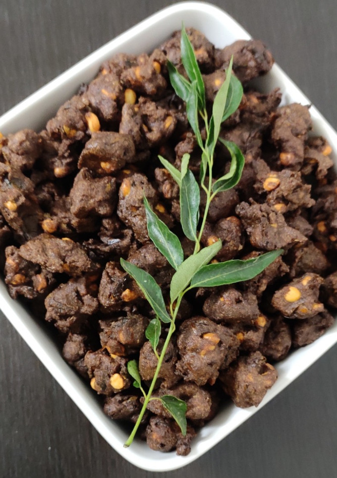முருங்கைக்கீரை கேழ்வரகு பக்கோடா (Drumstick leaves, ragi pakoda) செய்முறை முக்கிய புகைப்படம்