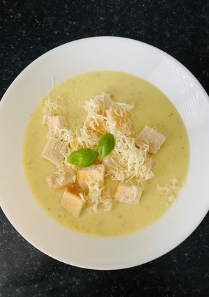 KRÉMLEVES : Krumpli és pórèhagyma recept fotója