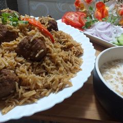A picture of Kofta pulao.